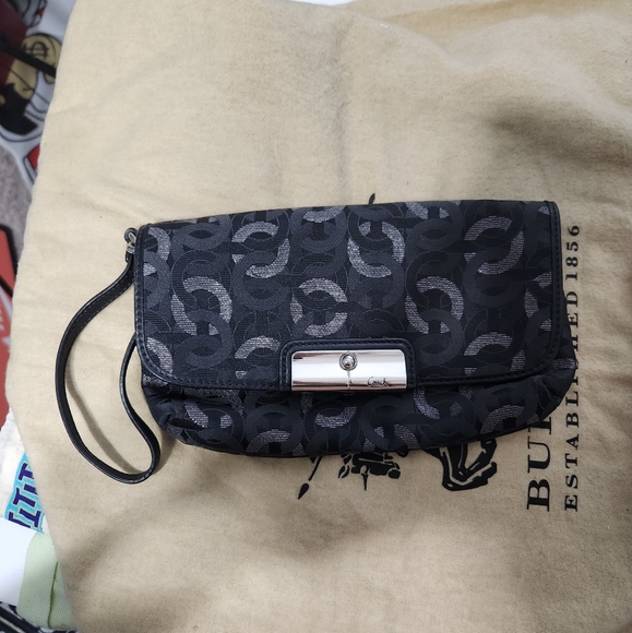 Coach - Clutch/Wristlet 🖤🩶 - Picture 1 of 6